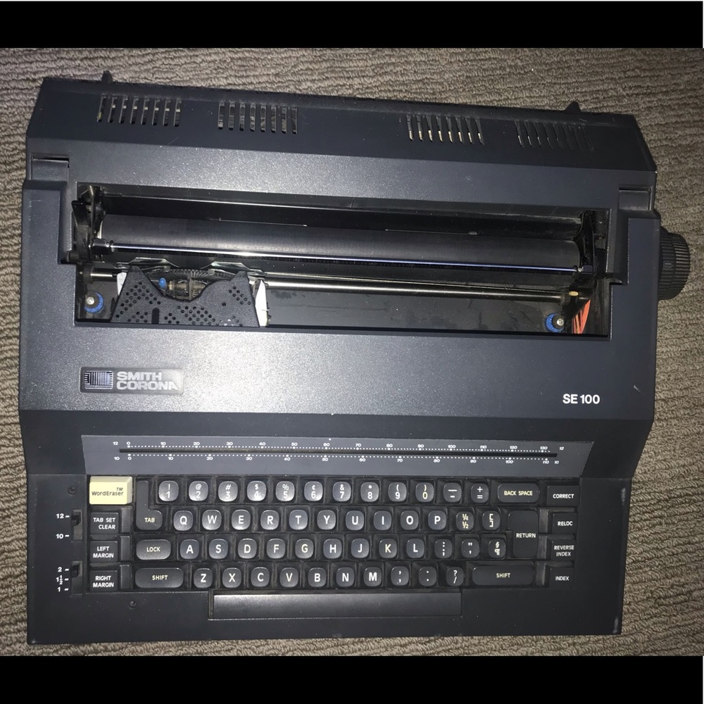 Smith Corona Typewritter SE 100